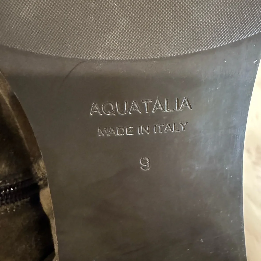 Aquatalia Lisa dark olive insulated suede ankle bootie size 39 or US 9